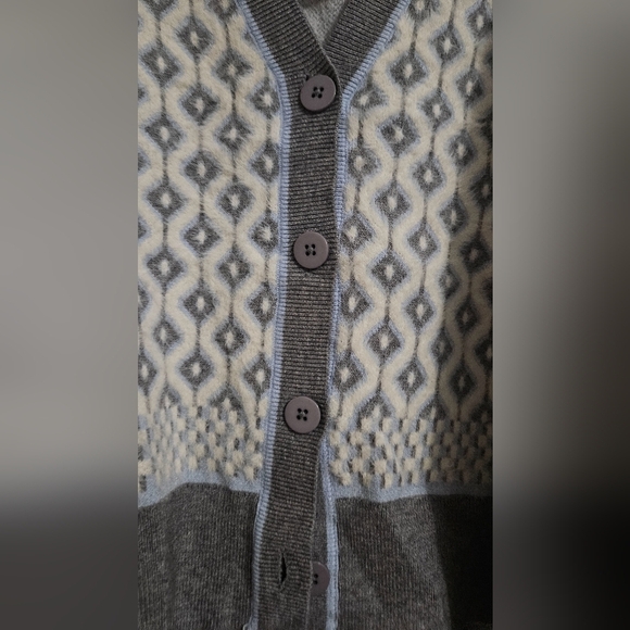 CUPCAKES and CASHMERE Diamond print soft cozy blue/cream cardigan. Size M NWT - Picture 4 of 12